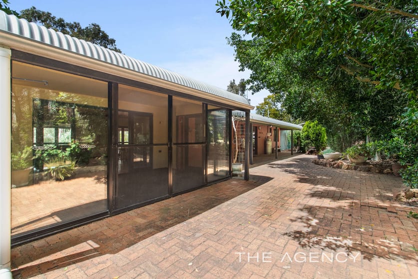Click to view all images 310 Hopedale Rise Wooroloo WA 6558 - Image 2