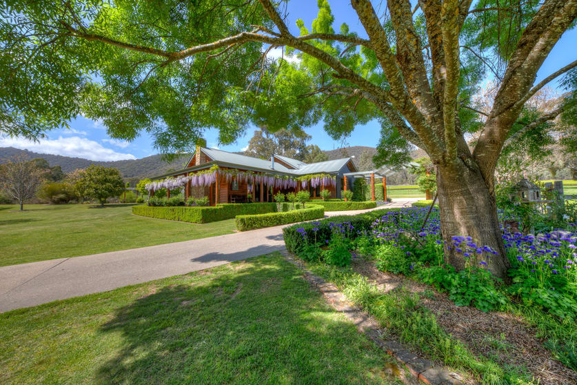 Click to view all images 227 Mount Porepunkah Road Bright VIC 3741 - Image 3