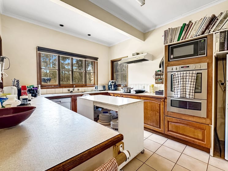 Click to view all images 32 Alma-Bowenvale Road, Alma VIC 3465 - Image 2