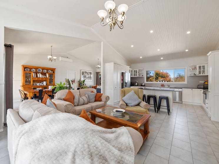 Click to view all images 327 Warrens Corner Road Numeralla NSW 2630 - Image 1