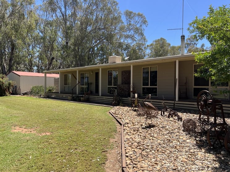 Click to view all images 3739 Lachlan River Road Hillston NSW 2675 - Image 2