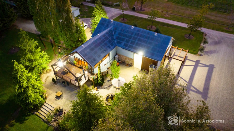 Click to view all images 51 Star Lane Wooragee VIC 3747 - Image 2