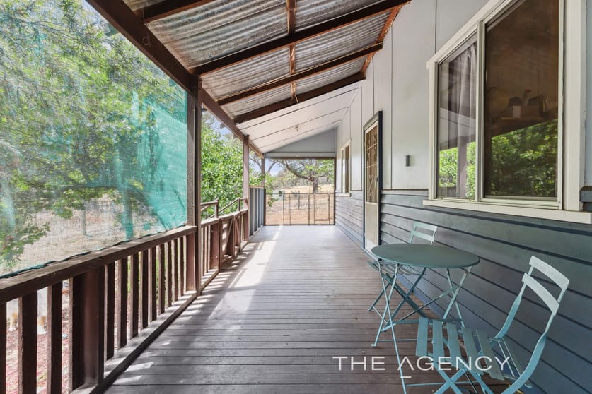 Click to view all images 2465 Bailup Road Wooroloo WA 6558 - Image 1