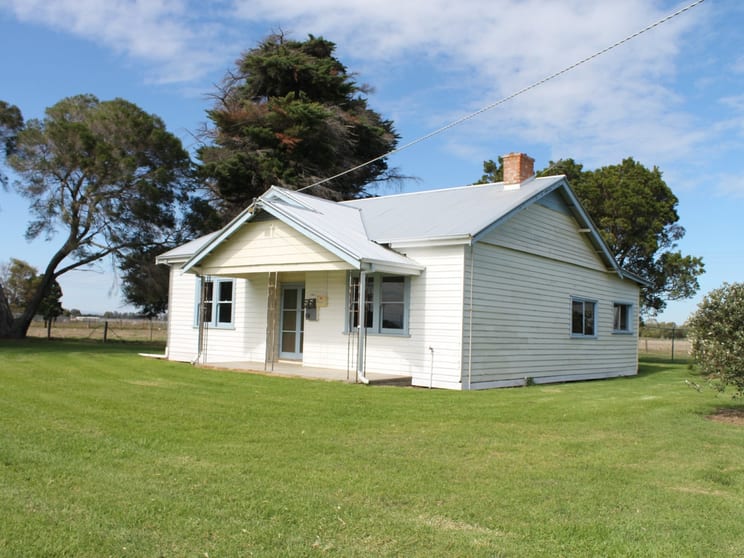 Click to view all images 340 Lone Pine Road Garfield VIC 3814 - Image 1