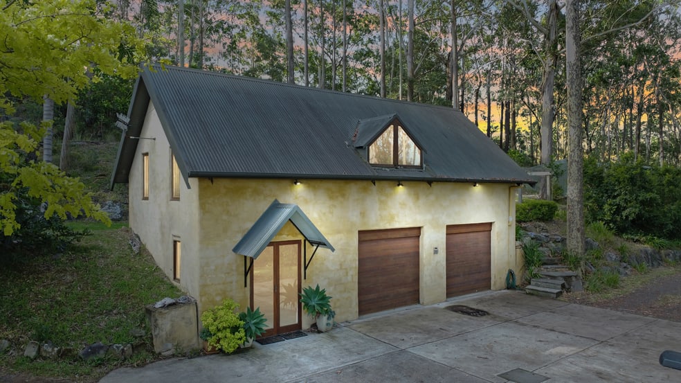Click to view all images 676 Dicksons Road Jilliby NSW 2259 - Image 2