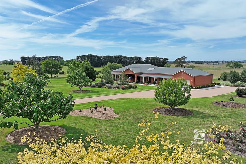 Click to view all images 270 Broadlands Road Bairnsdale VIC 3875 - Image 2