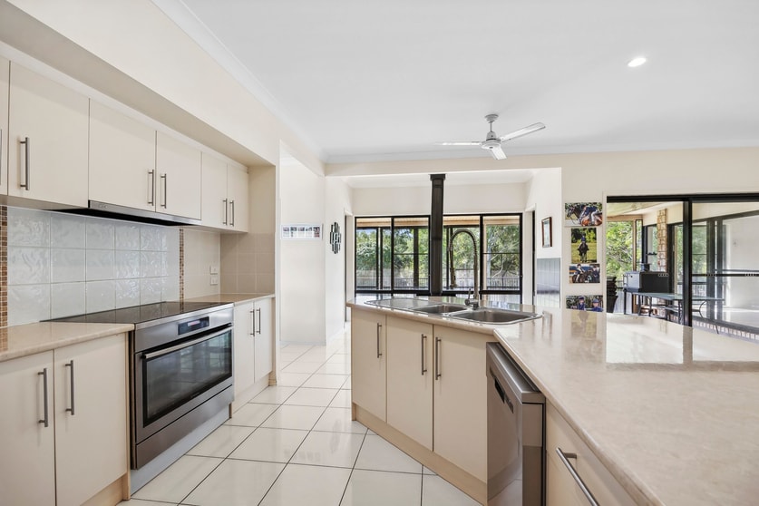 Click to view all images 181 Burtons Road Antigua QLD 4650 - Image 3