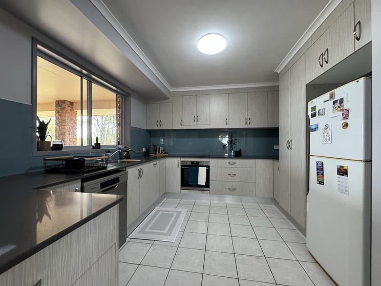 Click to view all images 663 Cranks Avenue Monto QLD 4630 - Image 3