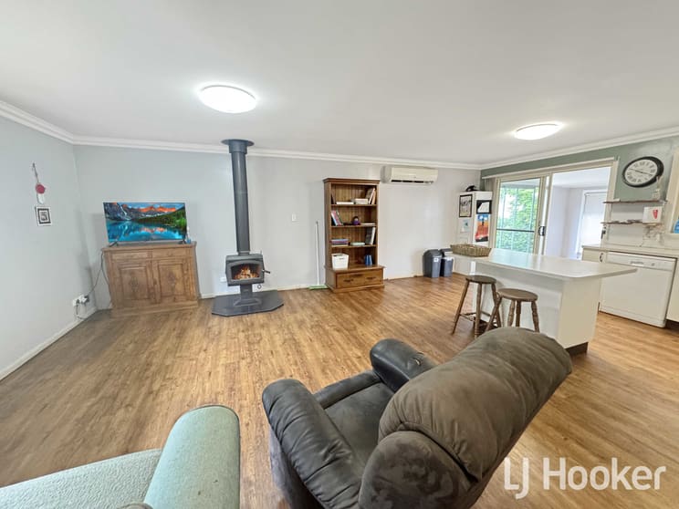 Click to view all images 27 Airport Road Gilgai NSW 2360 - Image 2
