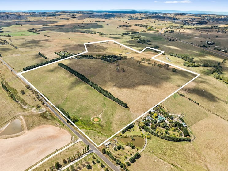 Click to view all images 140 Guyong Road Blayney NSW 2799 - Image 2