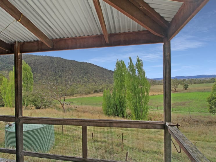 Click to view all images 490 Great Alpine Road Omeo VIC 3898 - Image 2