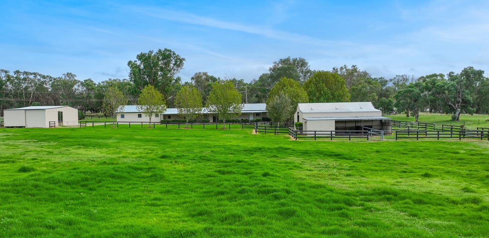 Click to view all images 73 Porcupine Lane Tamworth NSW 2340 - Image 2