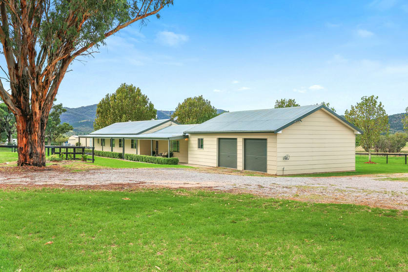 Click to view all images 73 Porcupine Lane Tamworth NSW 2340 - Image 1