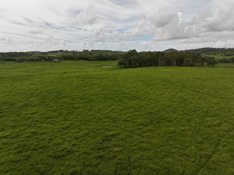 Click to view all images 573 Hay Point Road Alligator Creek QLD 4740 - Image 2