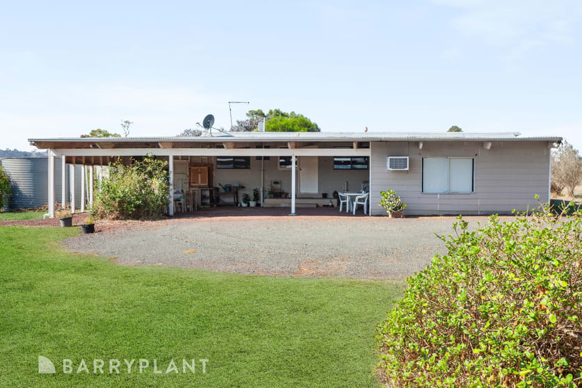Click to view all images 69-71 Simons Hill Road Darraweit Guim VIC 3756 - Image 3