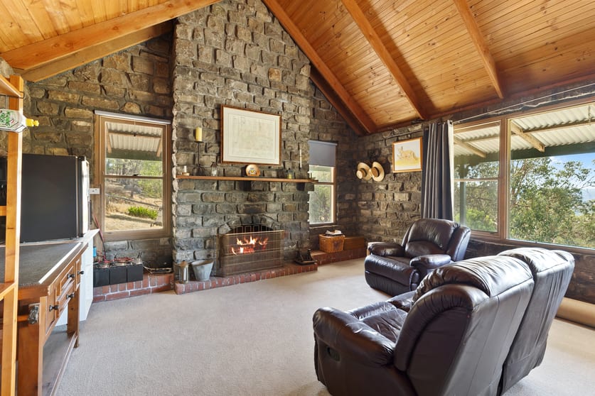 Click to view all images 255 Landscape Road Tallarook VIC 3659 - Image 3