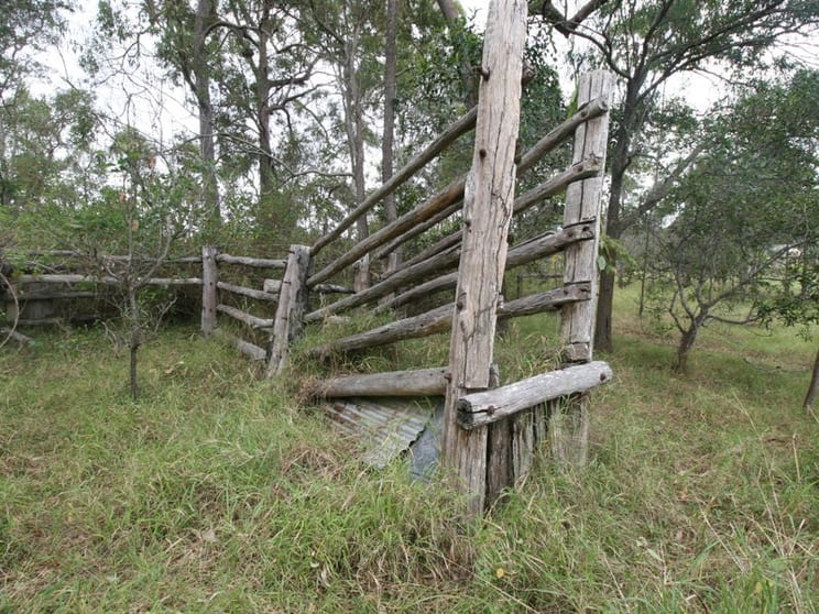 Click to view all images 400 Reads Rd Avondale QLD 4670 - Image 3