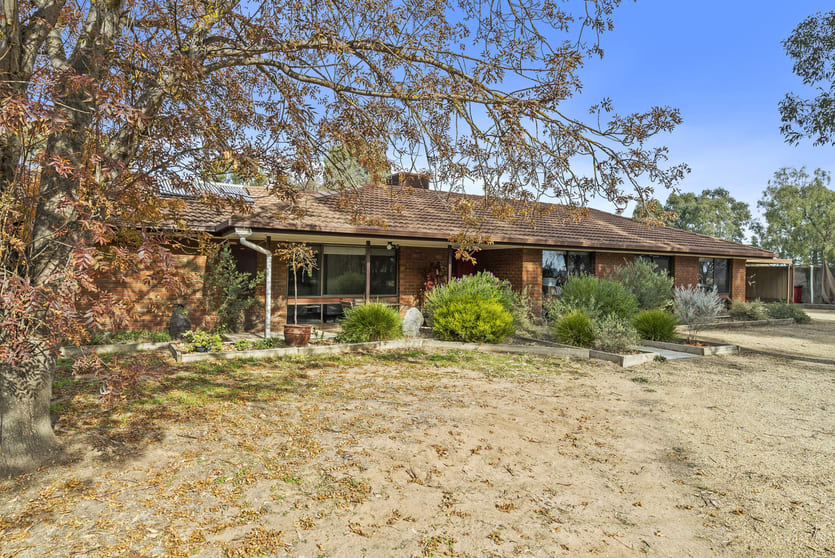 Click to view all images 70 Sampsons Road Numurkah VIC 3636 - Image 1
