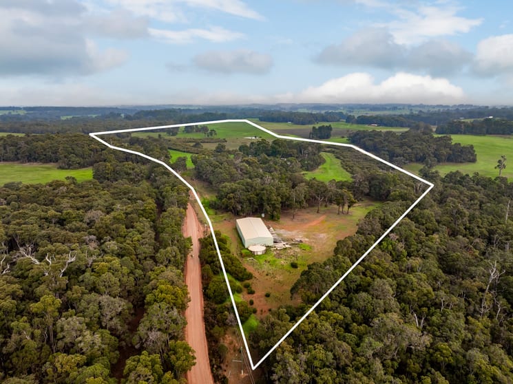 Click to view all images 328 Gibb Road Metricup WA 6280 - Image 2