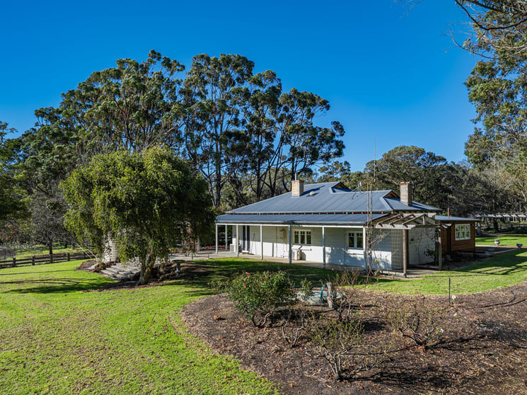 Click to view all images 160 Porongurup Road Mount Barker WA 6324 - Image 2