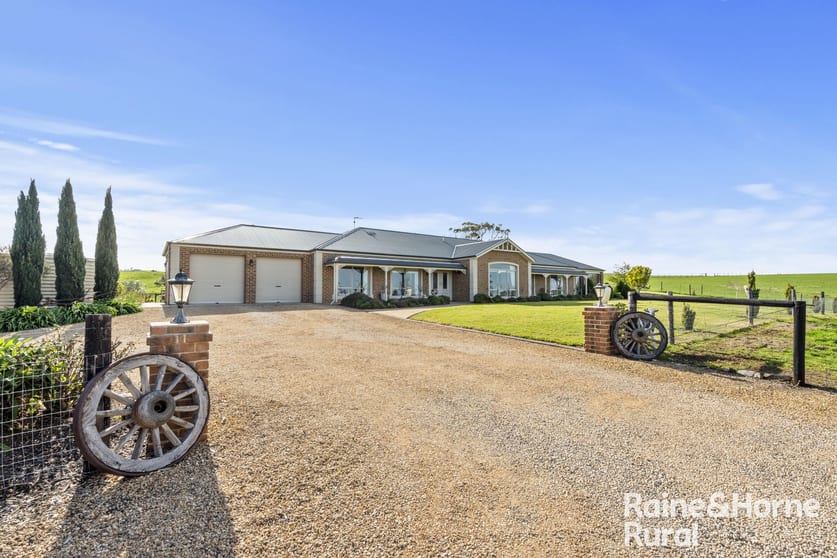 Click to view all images 602 Alexandrina Road Strathalbyn SA 5255 - Image 1