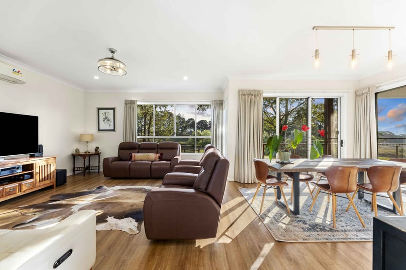 Click to view all images 63 Erbacher Road Hampton QLD 4352 - Image 3