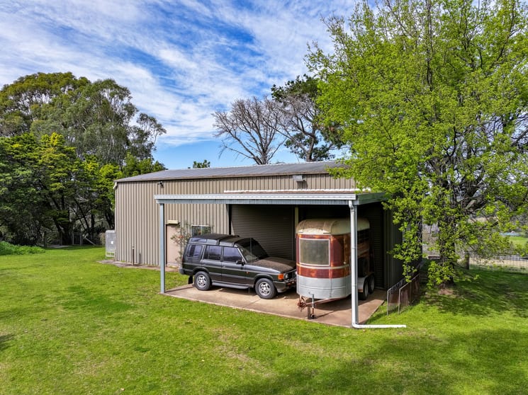 Click to view all images 83 Wanawong Street Belimbla Park NSW 2570 - Image 2