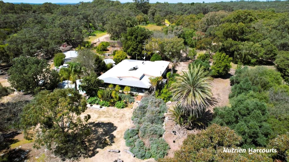 Click to view all images 328 Nabaroo Road Cowalla WA 6503 - Image 2