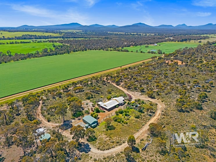 Click to view all images 131 Young Road Kendenup WA 6323 - Image 1