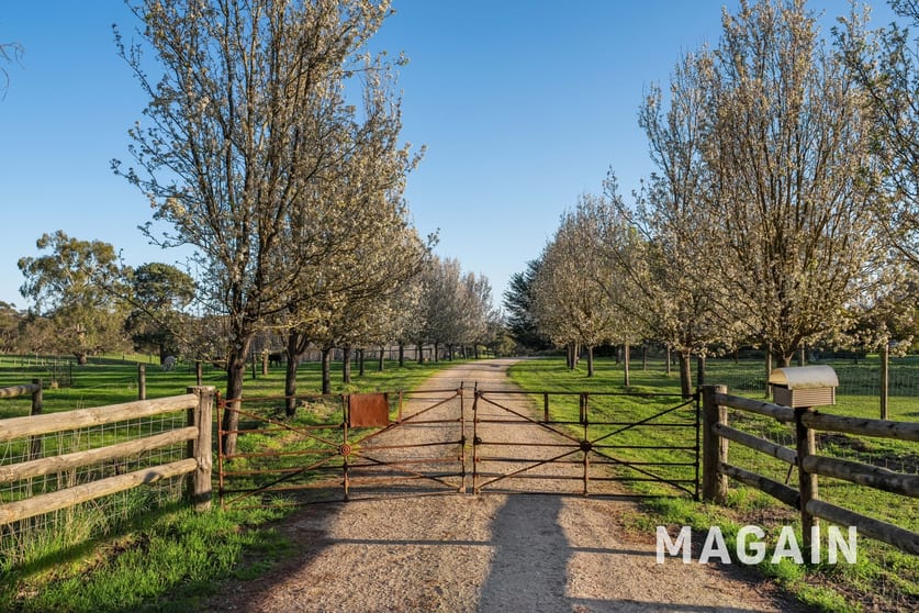 Click to view all images 361 Badgers Road The Range SA 5172 - Image 2