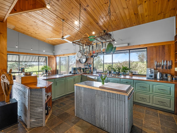 Click to view all images 173 Green Road Upper Lurg VIC 3673 - Image 2