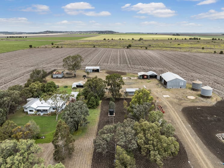 Click to view all images 103 Hutchison Road Mount Tyson QLD 4356 - Image 1