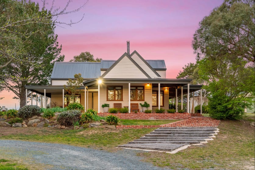 Click to view all images 68 Williamsdale Road Burra NSW 2620 - Image 2