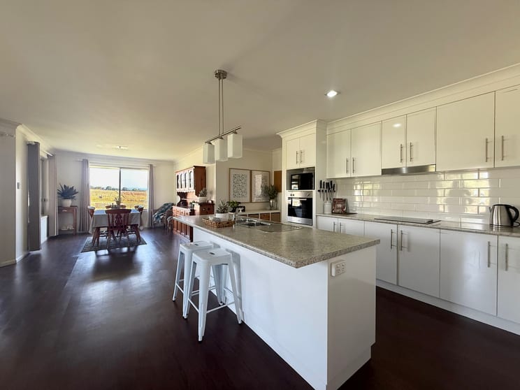 Click to view all images 108 Inverleigh Road Rosenthal Heights QLD 4370 - Image 3