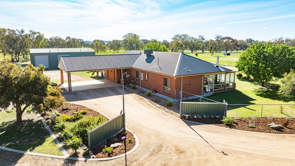 Click to view all images 138 Hawthorn Road Jindera NSW 2642 - Image 1