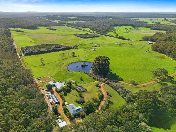 Click to view all images 249 Harewood Road Scotsdale WA 6333 - Image 2