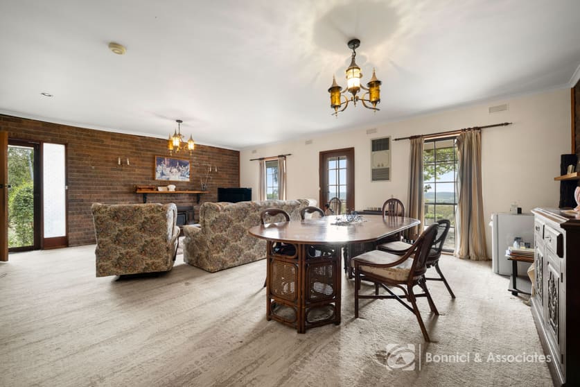 Click to view all images 337 Beechworth-Wodonga Road Beechworth VIC 3747 - Image 2