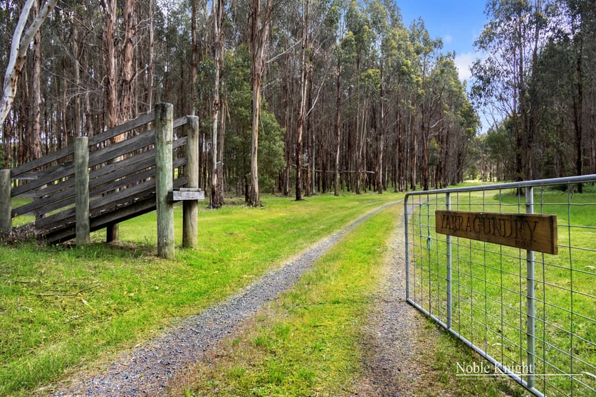 Click to view all images 689 Break Oday Road Glenburn VIC 3717 - Image 3