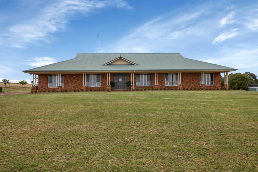 Click to view all images 50 Noble Road Parkes NSW 2870 - Image 1