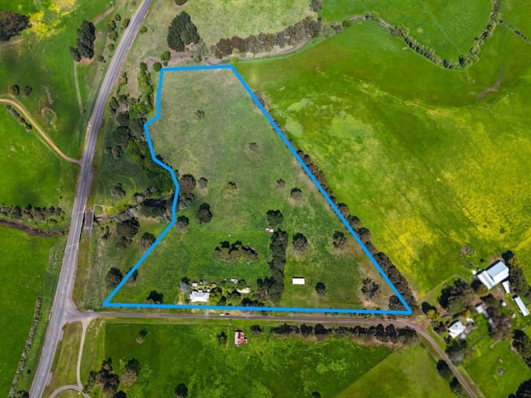 Click to view all images 11 Church Road Yulecart VIC 3301 - Image 2