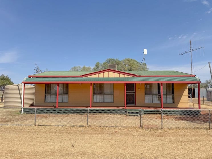 Click to view all images 129 The Valley Way Trundle NSW 2875 - Image 1
