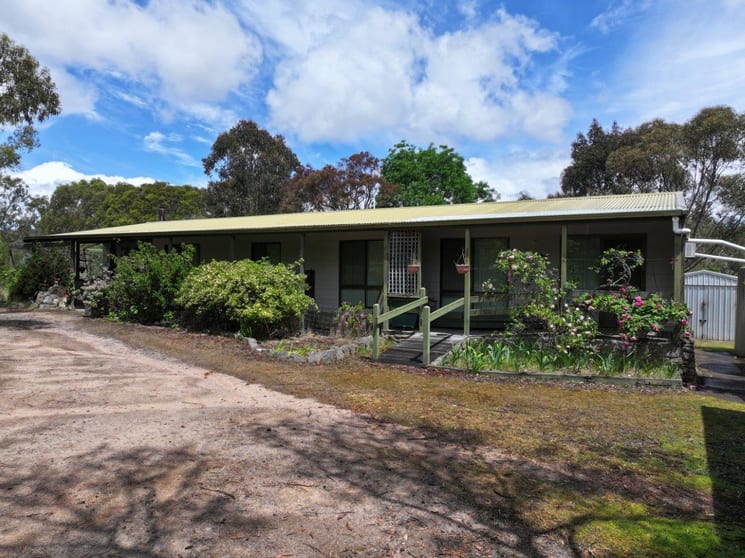 Click to view all images 64 Red Gum Valley Road Ravenswood South VIC 3453 - Image 1