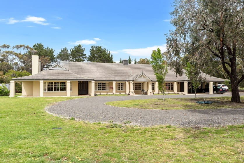 Click to view all images 48 Pierce Road New Gisborne VIC 3438 - Image 2