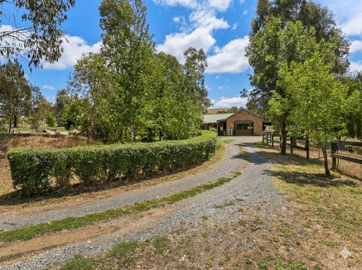Click to view all images 8 Wildon Avenue Yackandandah VIC 3749 - Image 3