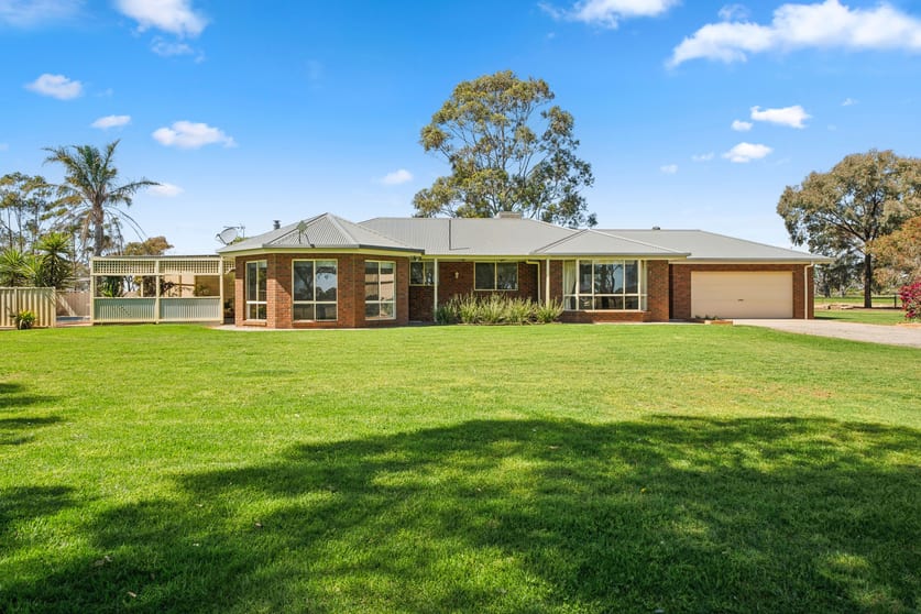 Click to view all images 250 Davies Road Byrneside VIC 3617 - Image 2