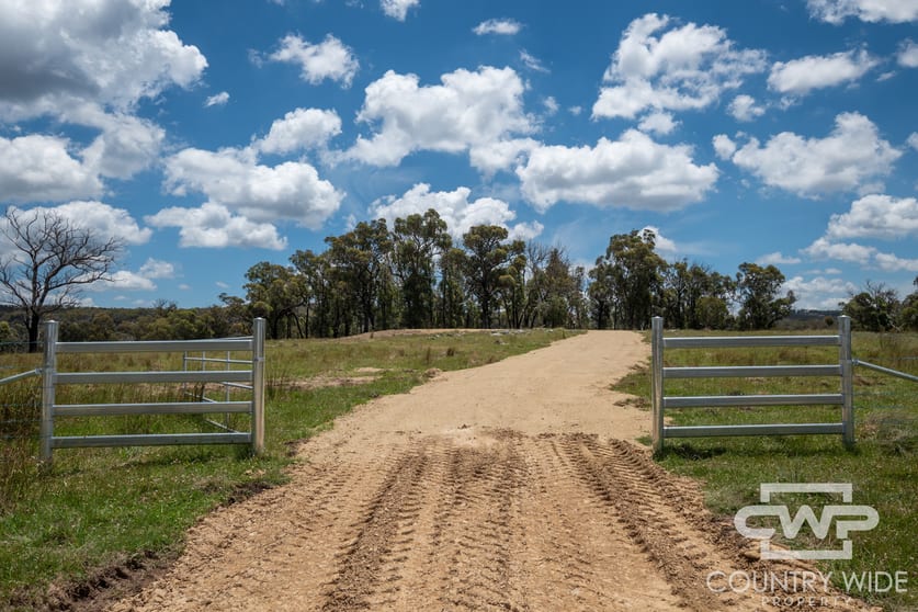 Click to view all images 29 Cemetery Rd Torrington NSW 2371 - Image 2