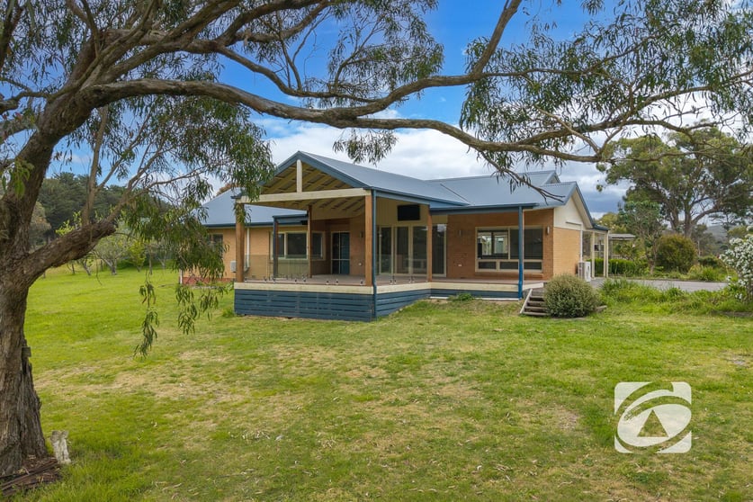 Click to view all images 300 Brown Road Officer VIC 3809 - Image 2