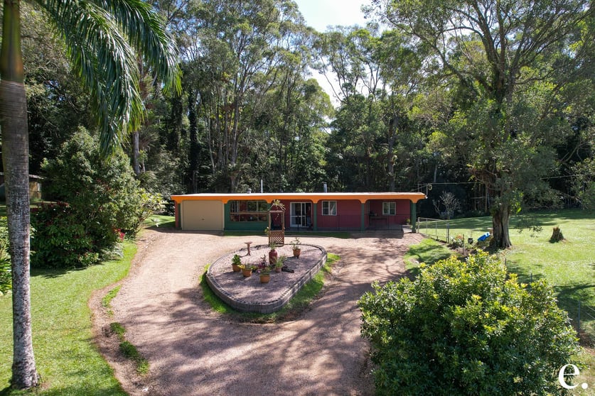Click to view all images 95 Winfield Road Lake Eacham QLD 4884 - Image 1