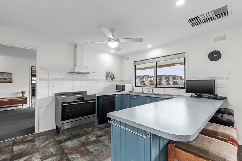 Click to view all images 10 Worland Street Winchelsea VIC 3241 - Image 3