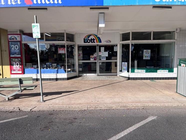 41 Clermont Street Emerald QLD 4720 - Image 2